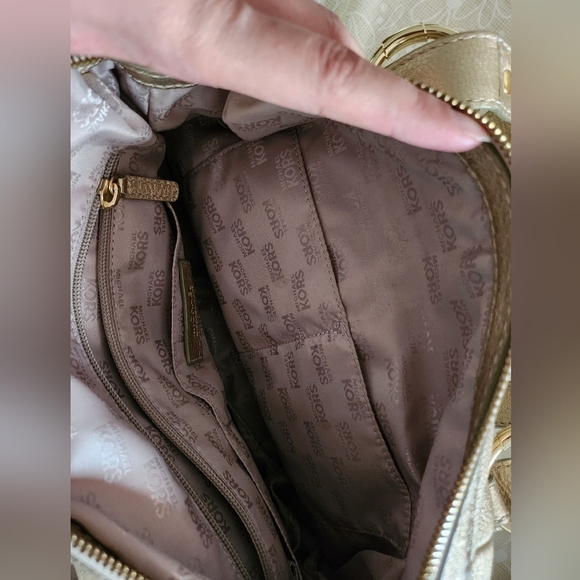 Free for any  purchase of 55$ +💗 Michael Kors Metallic Gold Fulton Bag - Picture 10 of 13